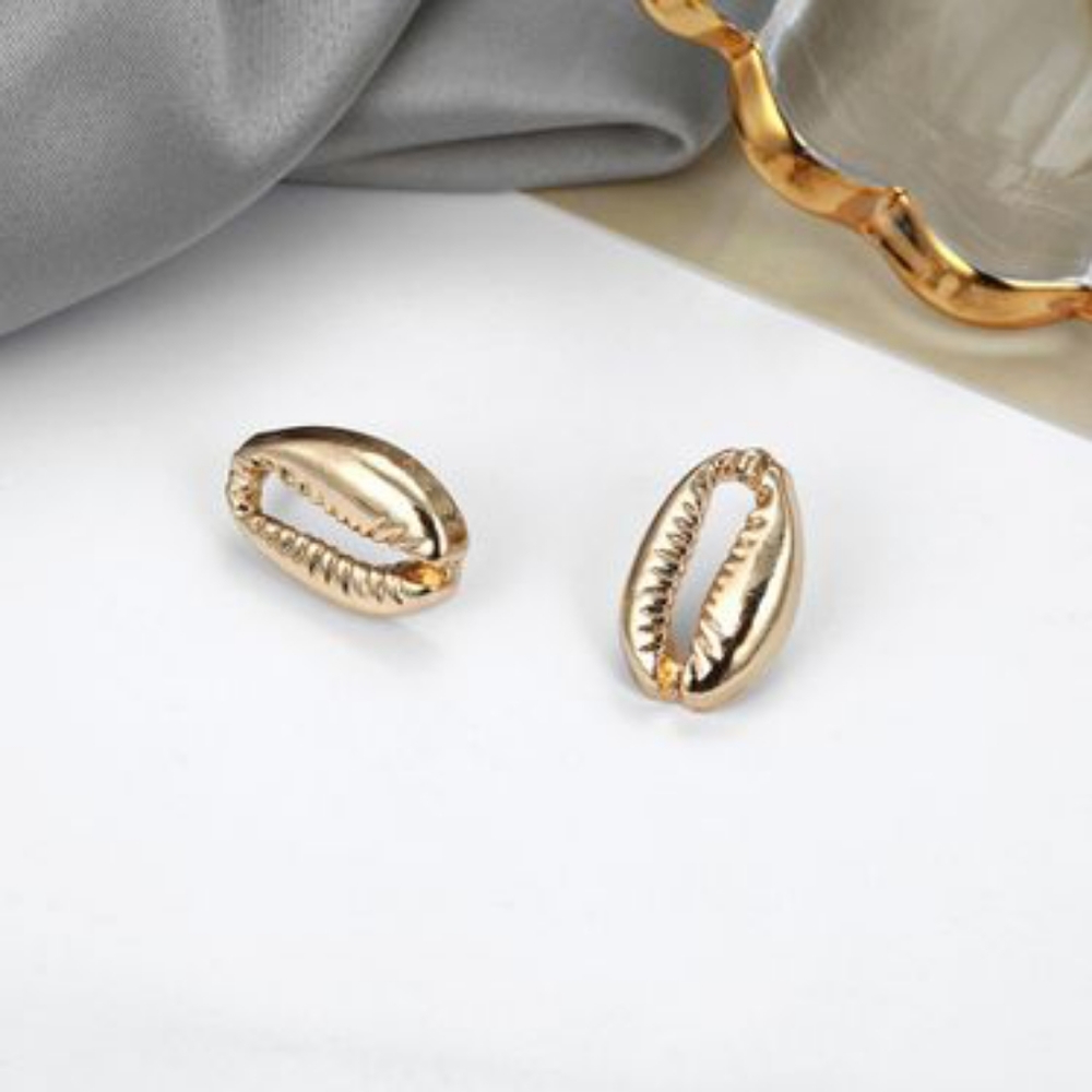 Gorgeous Gold Seashell Earrings